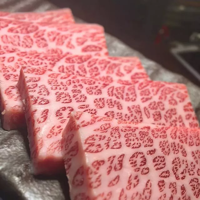 日本A5和牛油花紋理特寫 - 暮煙燒肉頂級和牛料理