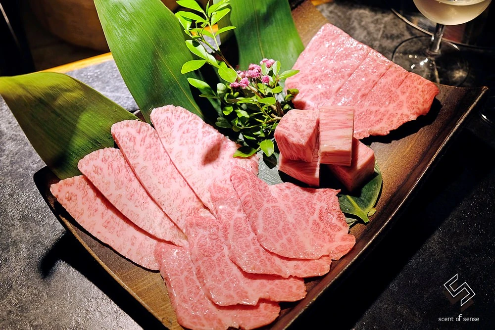 暮煙餐廳優雅的日式風格營造溫馨慶祝氛圍