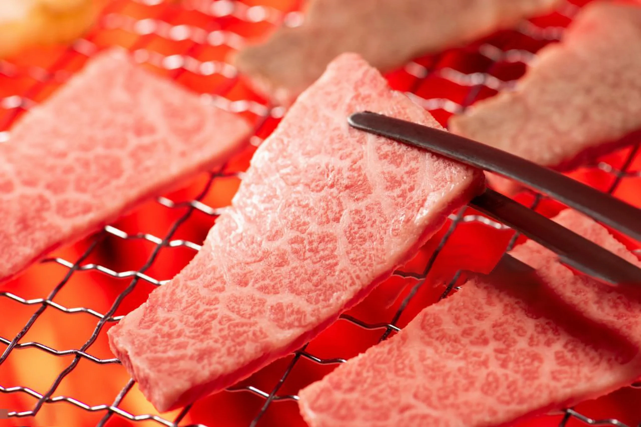 暮煙和牛燒肉各式精選部位展示頂級食材品質