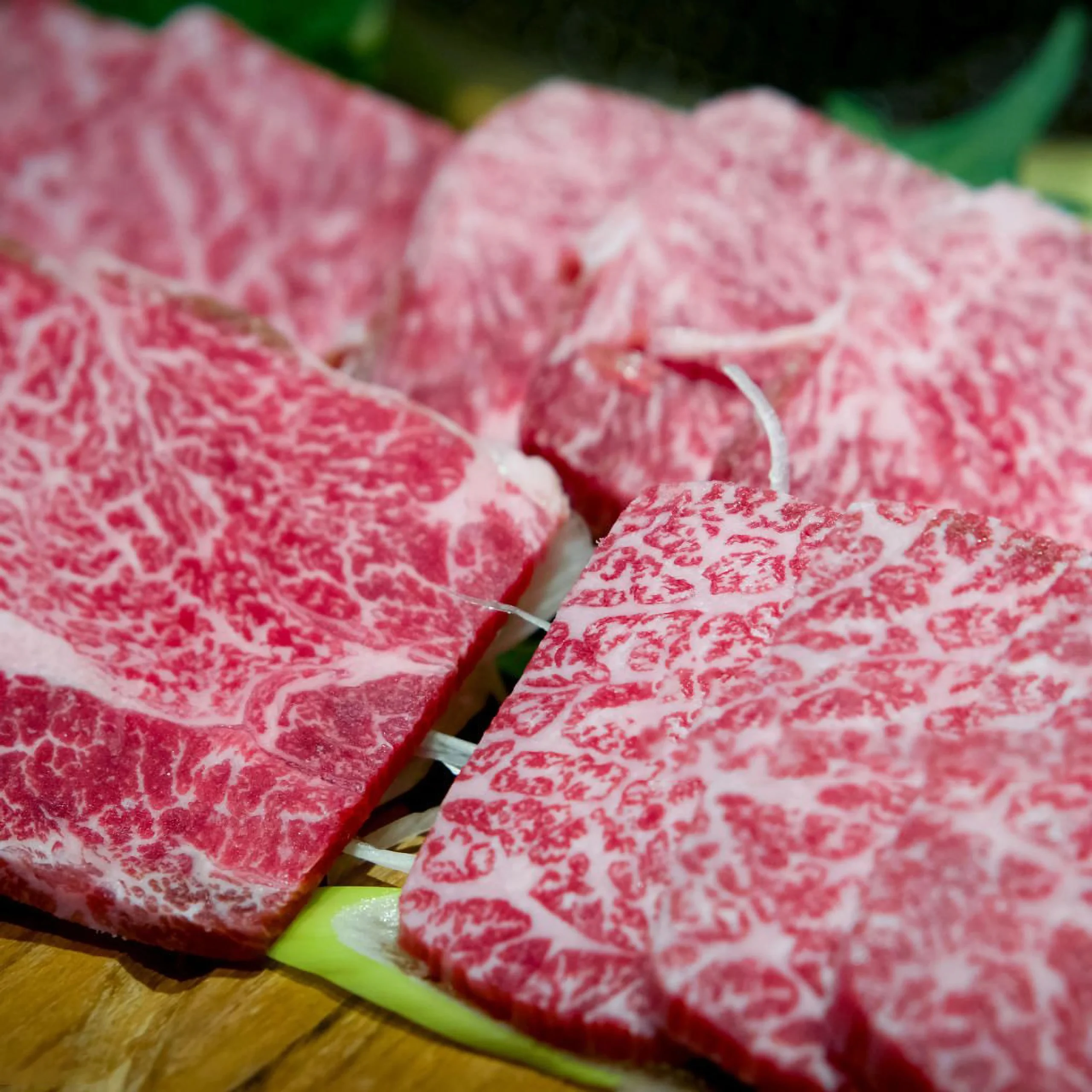 豐盛的和牛燒肉套餐適合家庭聚會享用