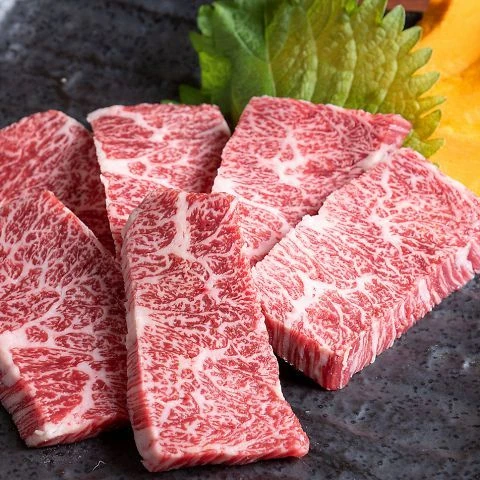 暮煙餐廳照明設計展現和牛美食細節